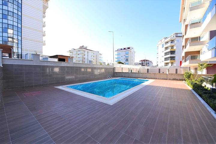 فرصة .. فرصة .. فرصة .. شقة 1+1 ضمن مجمع حديث قريب من البحر / كاستل / الانيا 