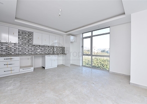 فرصة .. فرصة .. فرصة .. شقة 1+1 ضمن مجمع حديث قريب من البحر / كاستل / الانيا 