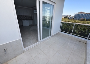 فرصة .. فرصة .. فرصة .. شقة 1+1 ضمن مجمع حديث قريب من البحر / كاستل / الانيا 