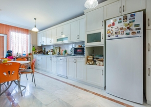 ضمن اول صف على البحر - شقة غرفتين وصالة -مفروشة - في مهموتلار / الانبا 