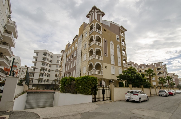 شقة واسعة  3 + 1 مع الأثاث في هورما  كونيالتي أنطاليا