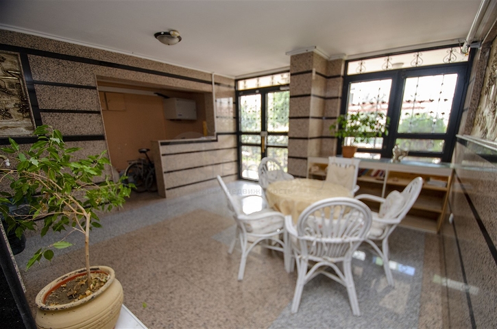 شقة بغرفة نوم واحدة في منطقة ليمان في كونيالتي