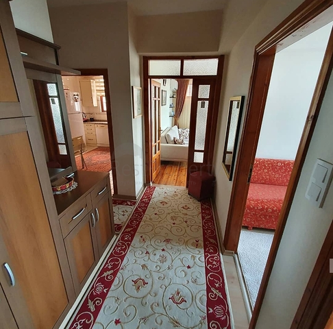 اطلالة بحر وميناء - شقة عائلية واسعة - مفروشة - في مركز الانيا 