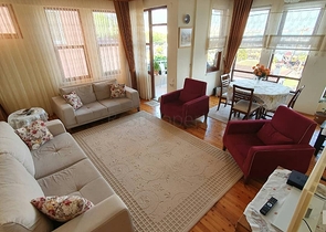 اطلالة بحر وميناء - شقة عائلية واسعة - مفروشة - في مركز الانيا 