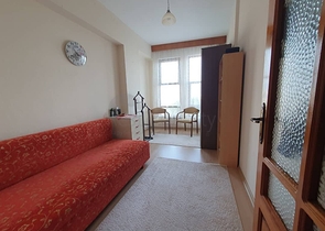 اطلالة بحر وميناء - شقة عائلية واسعة - مفروشة - في مركز الانيا 