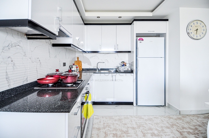 ضمن مجمع سكني حديث - شقق غرفة وصالة - مع اطلالة بحر -مهموتلار / الانيا 