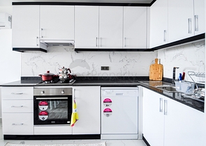 ضمن مجمع سكني حديث - شقق غرفة وصالة - مع اطلالة بحر -مهموتلار / الانيا 