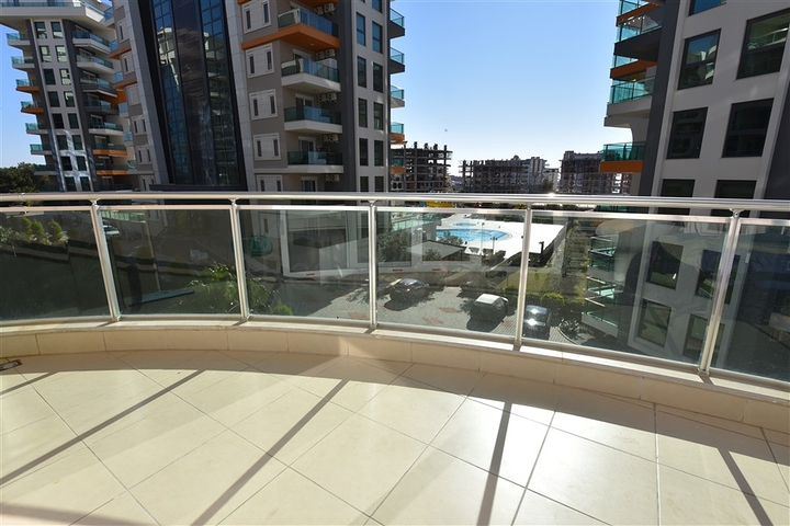 شقة تصميم غرفتين وصالة - مع الاثاث - ضمن مجمع حديث - في افسلار / الانيا 