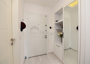 شقة تصميم غرفتين وصالة - مع الاثاث - ضمن مجمع حديث - في افسلار / الانيا 