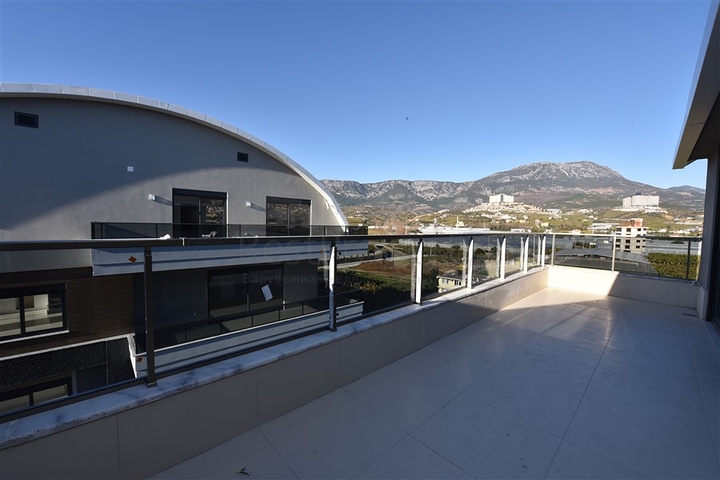 دوبلكس فاخرة - ضمن مجمع 5 نجوم - بسعر مميز - في الانيا 