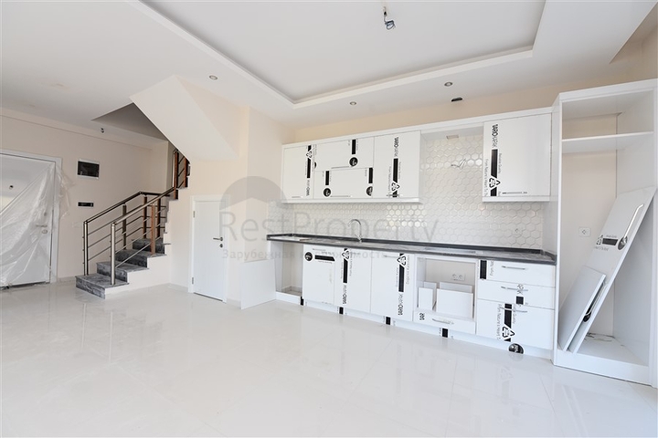 دوبلكس فاخرة - ضمن مجمع 5 نجوم - بسعر مميز - في الانيا 