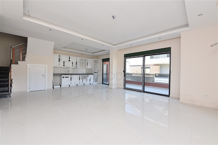 دوبلكس فاخرة - ضمن مجمع 5 نجوم - بسعر مميز - في الانيا 