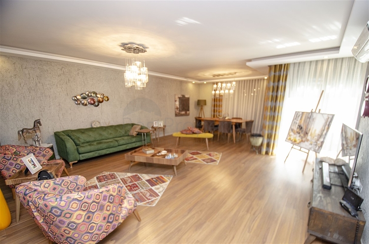 شقة فاخرة 4 + 1 من تصميم  آرت ديكو في  اونجالي 