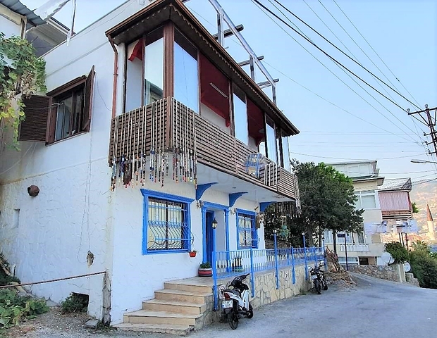 مطعم باطلالة بحر وميناء في مركز مدينة الانيا 