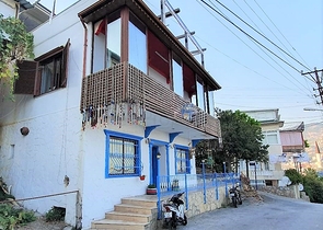 مطعم باطلالة بحر وميناء في مركز مدينة الانيا 