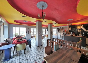 مطعم باطلالة بحر وميناء في مركز مدينة الانيا 