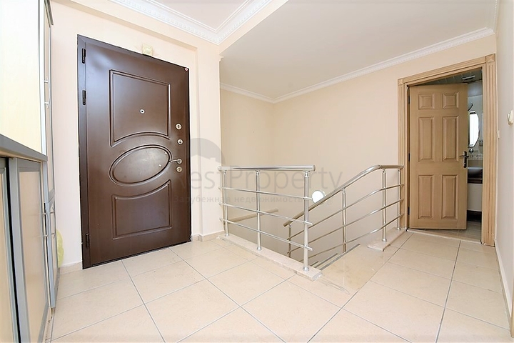 شقة عائلية واسعة بسعر مميز - في مركز الانيا 