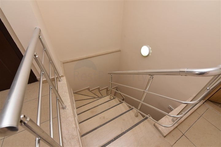 شقة عائلية واسعة بسعر مميز - في مركز الانيا 