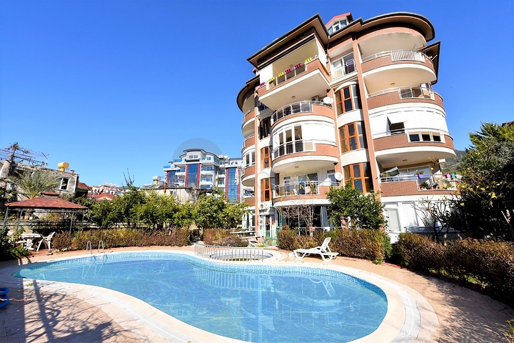 شقة عائلية واسعة بسعر مميز - في مركز الانيا 