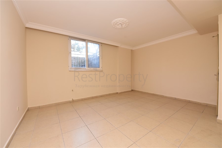 شقة عائلية واسعة بسعر مميز - في مركز الانيا 