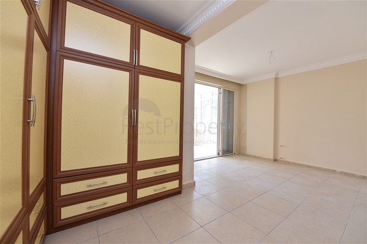 شقة عائلية واسعة بسعر مميز - في مركز الانيا 