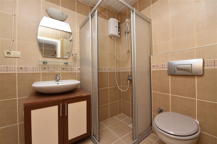 شقة عائلية واسعة بسعر مميز - في مركز الانيا 