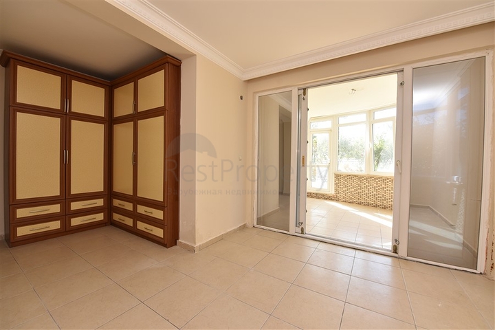 شقة عائلية واسعة بسعر مميز - في مركز الانيا 