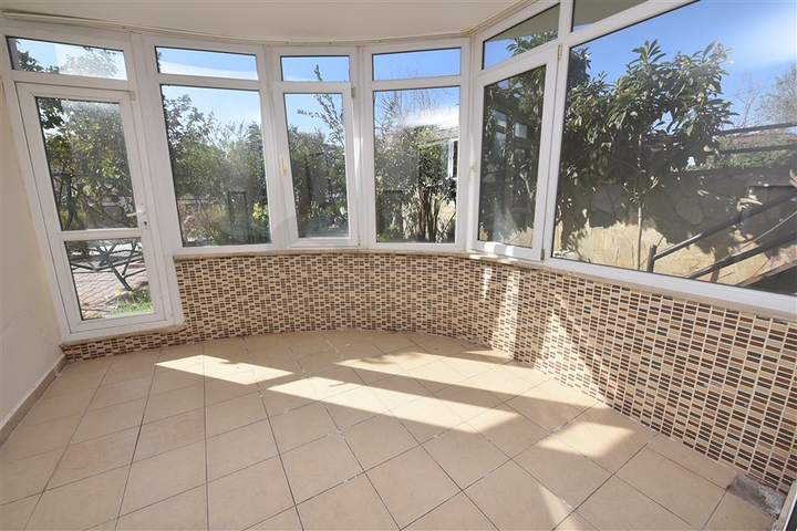 شقة عائلية واسعة بسعر مميز - في مركز الانيا 