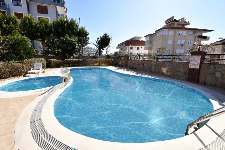 شقة عائلية واسعة بسعر مميز - في مركز الانيا 