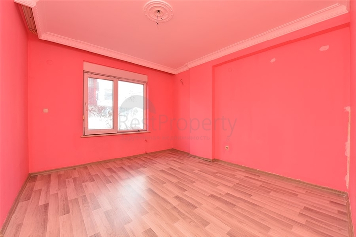 شقة عائلية واسعة بسعر مميز - في مركز الانيا 