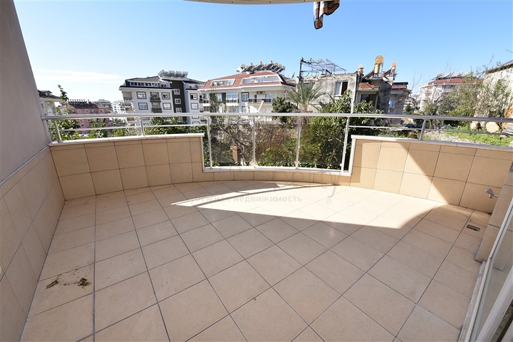 شقة عائلية واسعة بسعر مميز - في مركز الانيا 