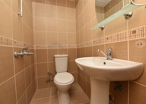 شقة عائلية واسعة بسعر مميز - في مركز الانيا 