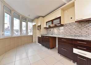 شقة عائلية واسعة بسعر مميز - في مركز الانيا 