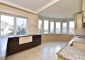 شقة عائلية واسعة بسعر مميز - في مركز الانيا 