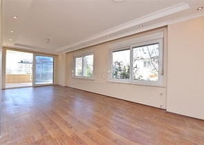 شقة عائلية واسعة بسعر مميز - في مركز الانيا 