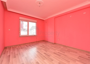 شقة عائلية واسعة بسعر مميز - في مركز الانيا 