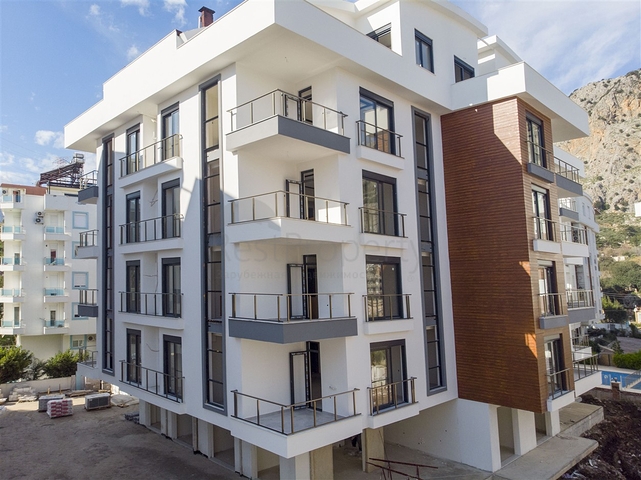 شقق 1 + 1 و 2 + 1 في منزل جديد في هورم كونيالتي أنطاليا