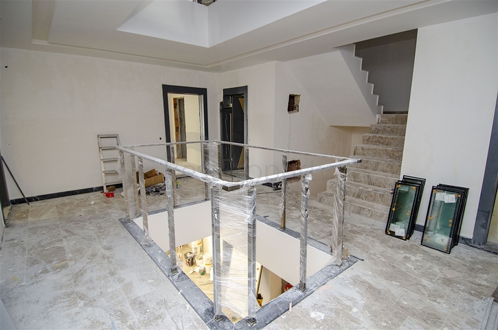 شقق 1 + 1 و 2 + 1 في منزل جديد في هورم كونيالتي أنطاليا