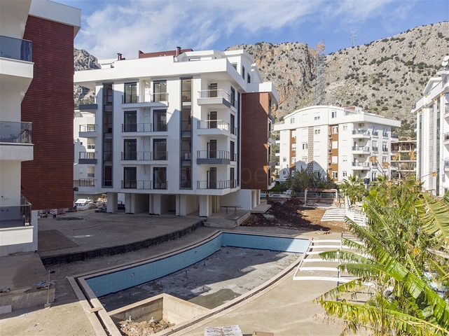 شقق 1 + 1 و 2 + 1 في منزل جديد في هورم كونيالتي أنطاليا