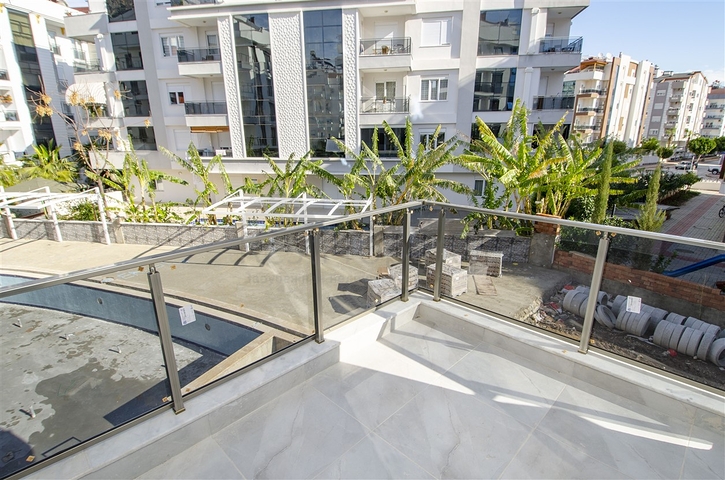 شقق 1 + 1 و 2 + 1 في منزل جديد في هورم كونيالتي أنطاليا