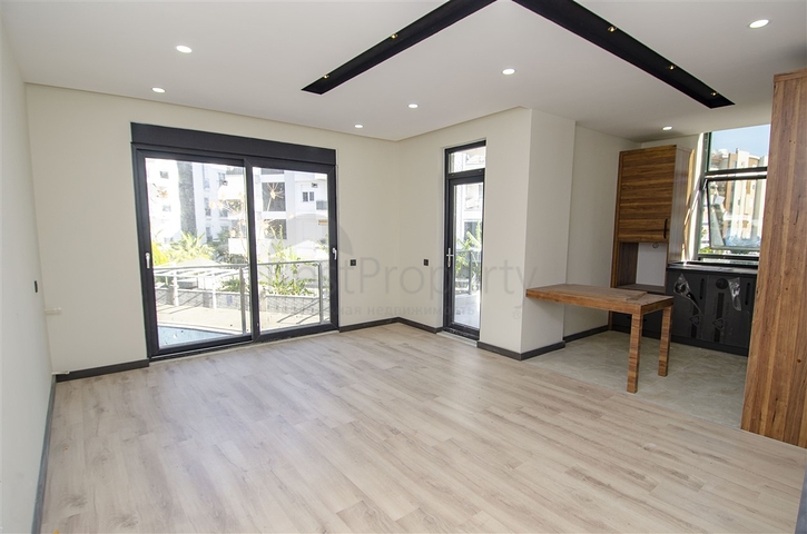 شقق 1 + 1 و 2 + 1 في منزل جديد في هورم كونيالتي أنطاليا