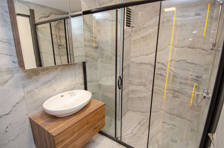 شقق 1 + 1 و 2 + 1 في منزل جديد في هورم كونيالتي أنطاليا