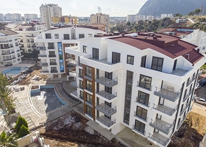 شقق 1 + 1 و 2 + 1 في منزل جديد في هورم كونيالتي أنطاليا