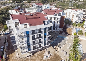 شقق 1 + 1 و 2 + 1 في منزل جديد في هورم كونيالتي أنطاليا