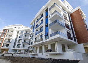 شقق 1 + 1 و 2 + 1 في منزل جديد في هورم كونيالتي أنطاليا