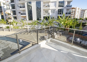 شقق 1 + 1 و 2 + 1 في منزل جديد في هورم كونيالتي أنطاليا