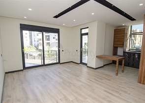 شقق 1 + 1 و 2 + 1 في منزل جديد في هورم كونيالتي أنطاليا