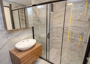 شقق 1 + 1 و 2 + 1 في منزل جديد في هورم كونيالتي أنطاليا