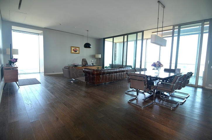 في قمة اشهر ابراج اسطنبول - بنتهاوس فاخرة جدا . 