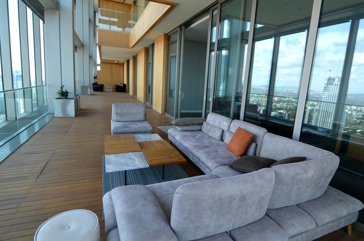 في قمة اشهر ابراج اسطنبول - بنتهاوس فاخرة جدا . 